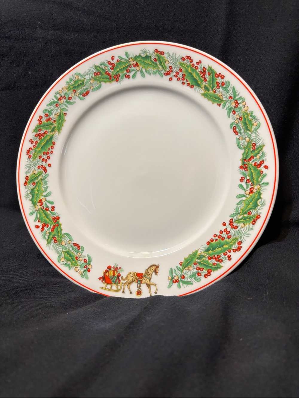 Vista Alegre Christmas Magic 10 1/2” Dinner Plate w/Horse Drawing Sleigh of Gift